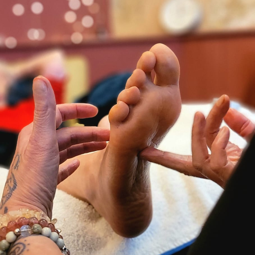 7. 5 x Traditional Reflexology Treatments ✨Save £10✨